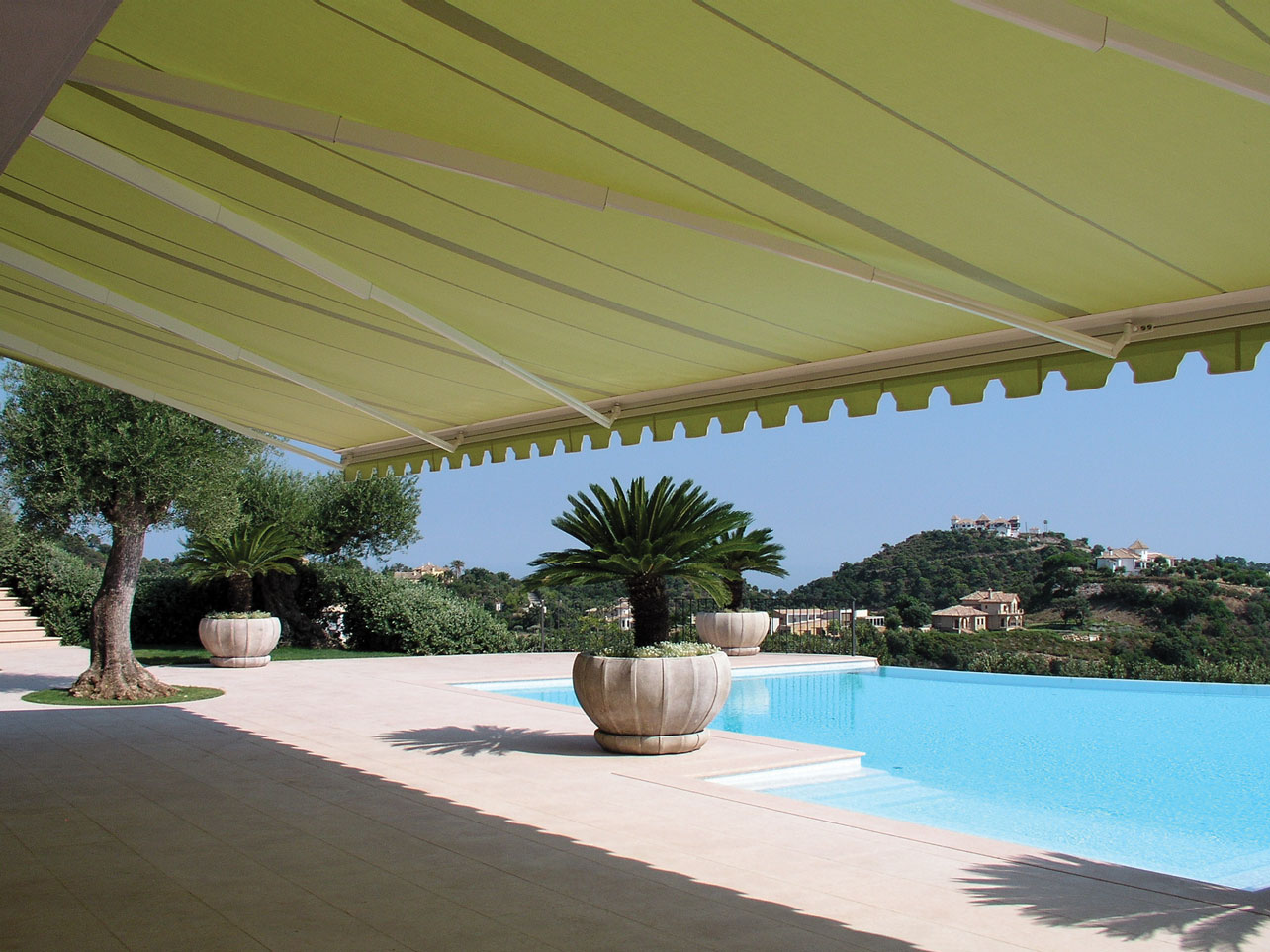 TOLDOS DE BRAÇOS RETRÁTEIS - JUMBO - Imagem 5