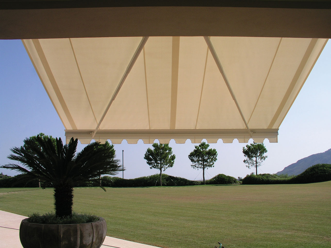 TOLDOS DE BRAÇOS RETRÁTEIS - JUMBO - Imagem 6