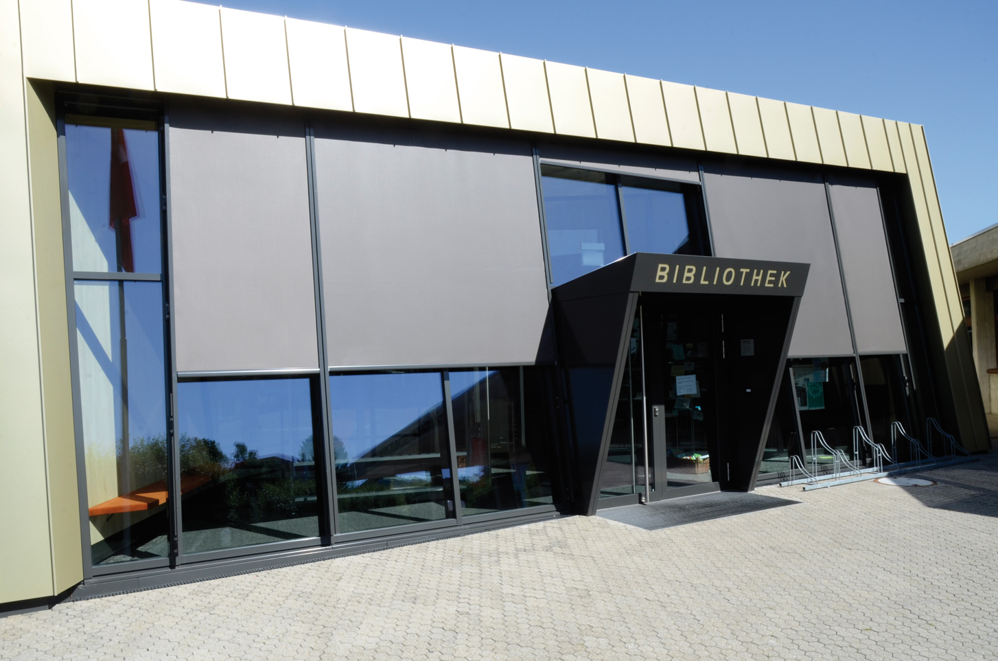 TOLDOS DE FACHADA VERTICAL ZIPLINE VERTICAL ZIPLINE 110 QUADRADO - Imagem 6