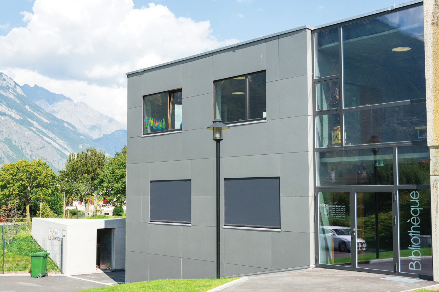 TOLDOS DE FACHADA LINHA 85 VERTICAL ZIPLINE 85 - Imagem 3